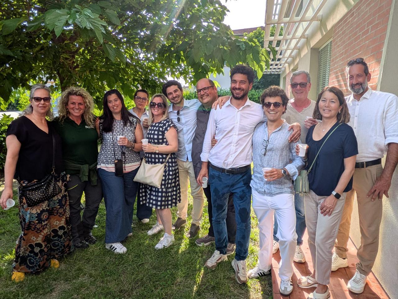 
	I festeggiamenti con tutti i candidati della lista

