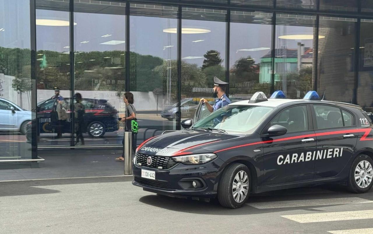 Ruba al supermercato e spintona la direttrice: provvidenziale l’intervento di un carabiniere libero dal servizio – Cosa è successo