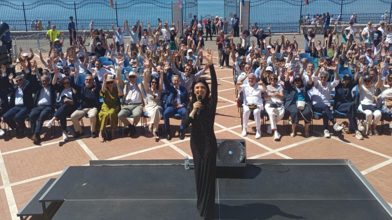 Cagliari, la Marina militare apre le porte alla città per la lotta all’endometriosi: applausi per Maria Giovanna Cherchi