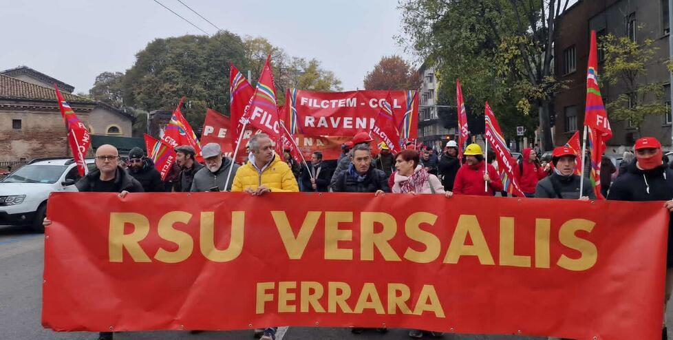 Eni convince i lavoratori: sì ai trenta licenziamenti a Ferrara