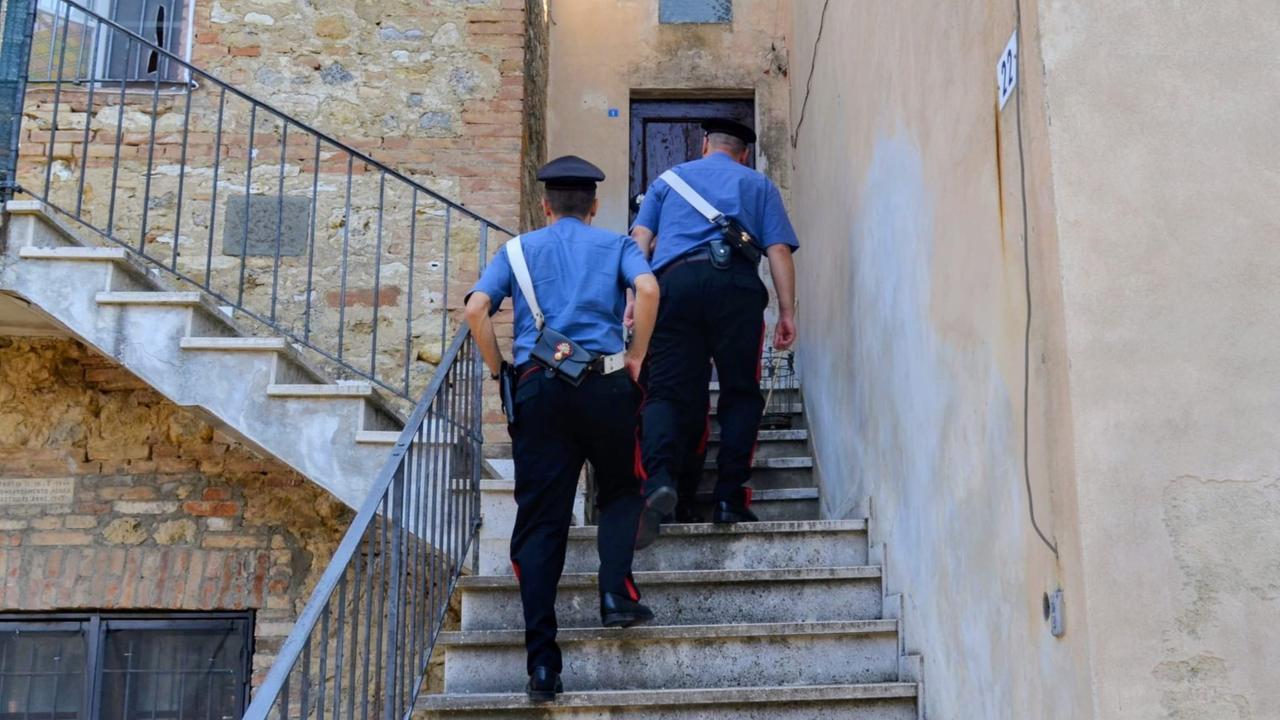 Dramma della povertà in paese, famiglia con bimbo chiama in caserma: «Non abbiamo da mangiare». I militari pagano la spesa