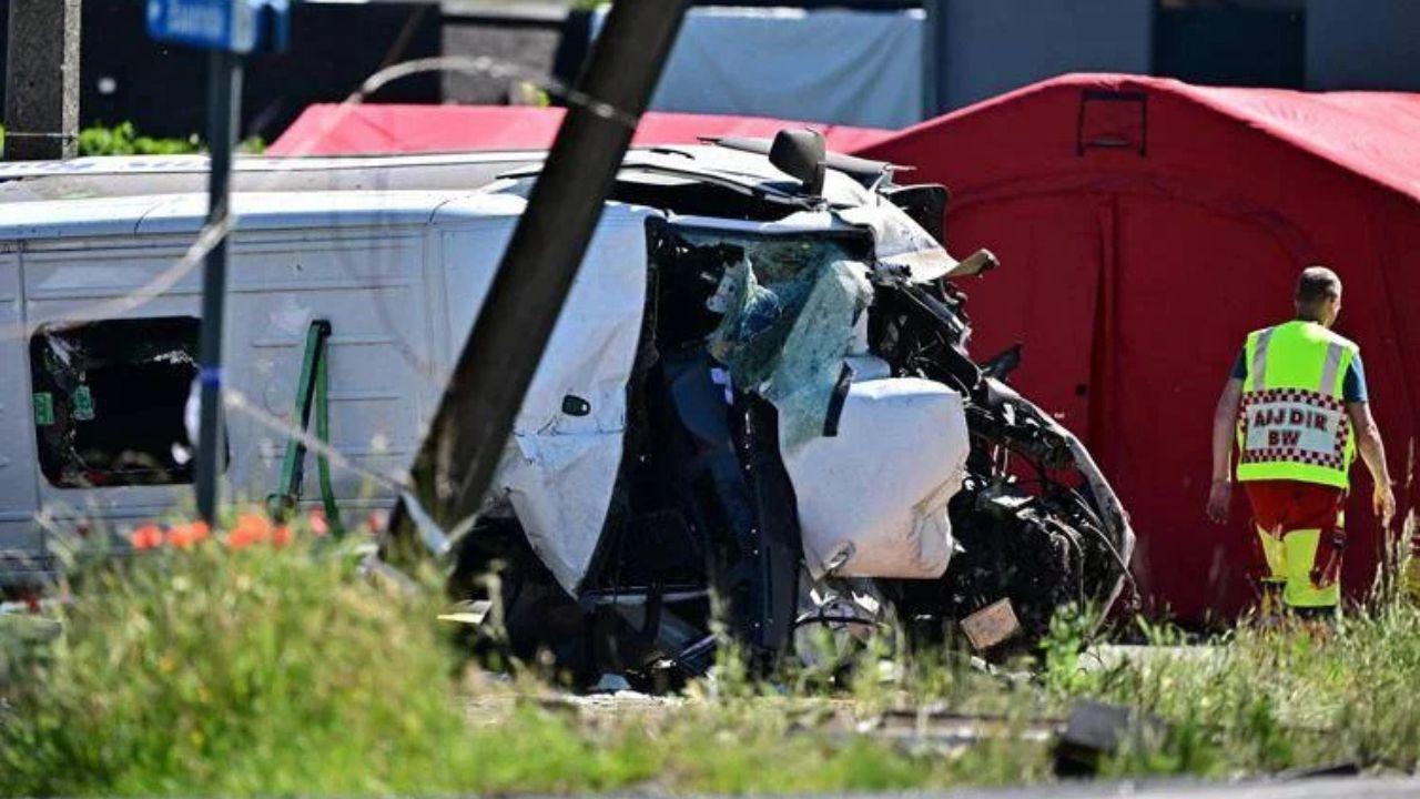 Belgio, treno investe uno scuolabus al passaggio a livello: ci sono vittime – Cosa sappiamo