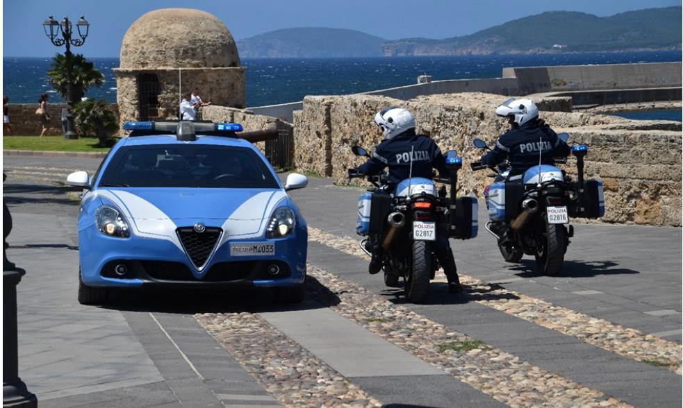 Alghero, gli nega il denaro e lui tenta di sfondare il portone di casa della nonna: denunciato