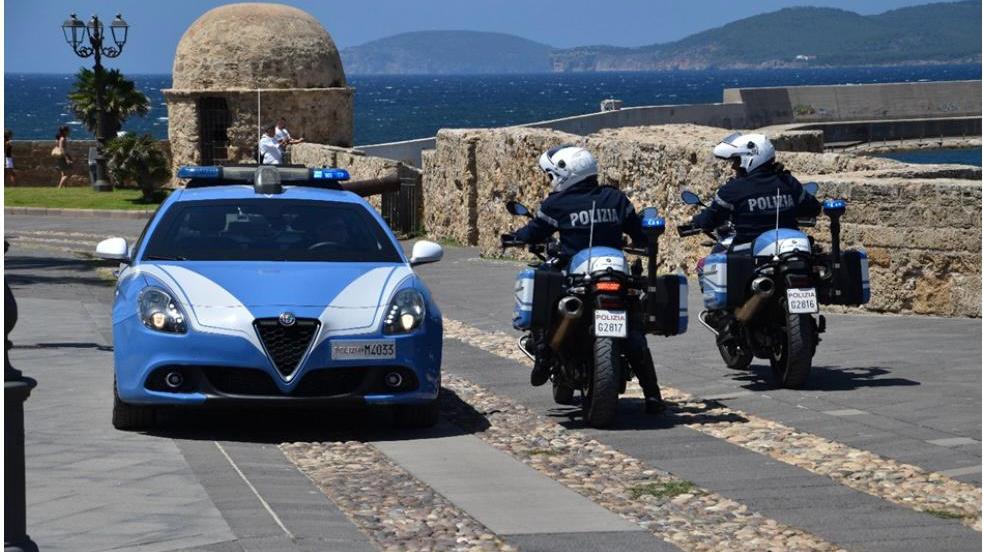 Alghero, gli nega il denaro e lui tenta di sfondare il portone di casa della nonna: denunciato