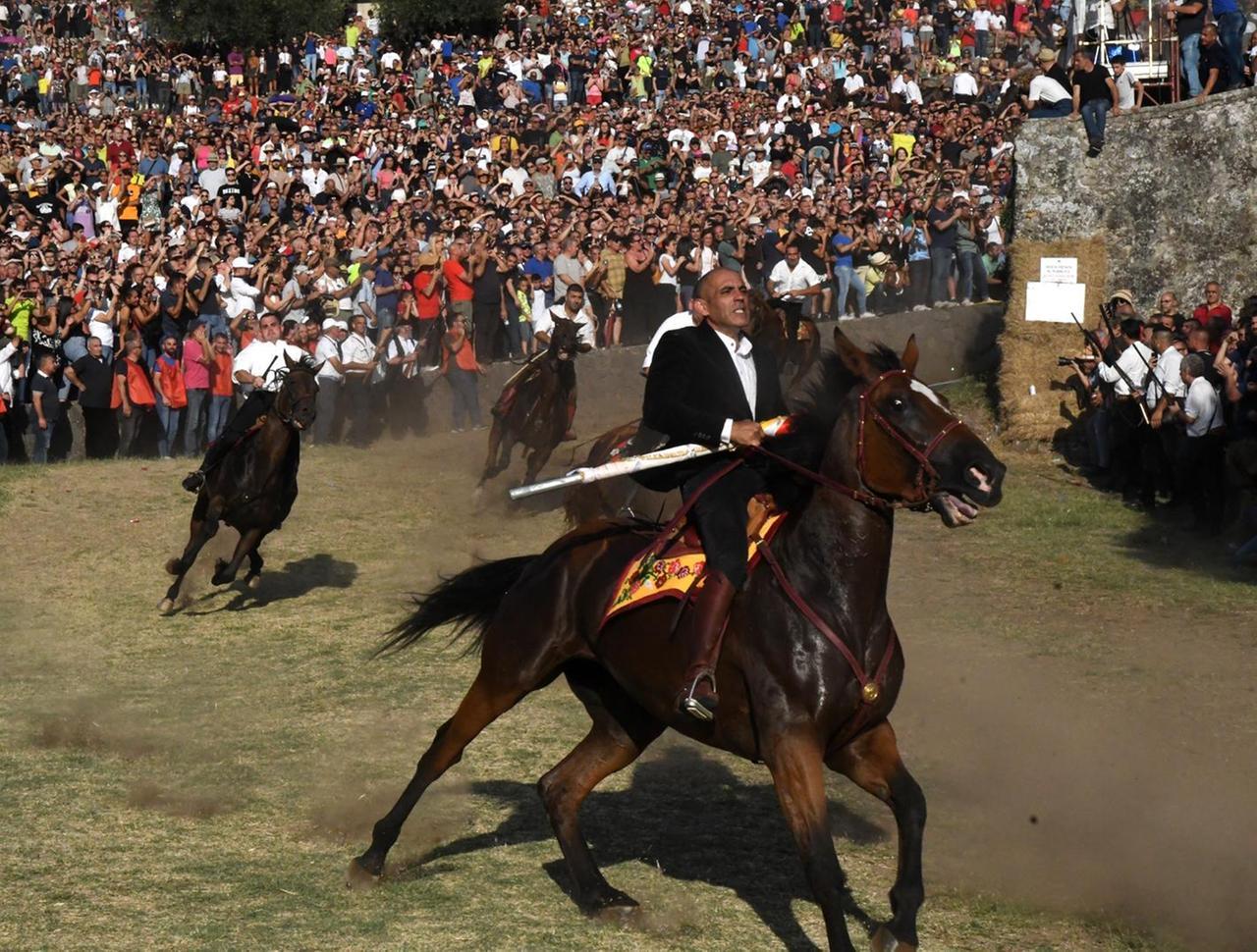 La Sardegna equestre unita: «No alla legge sui caschetti»