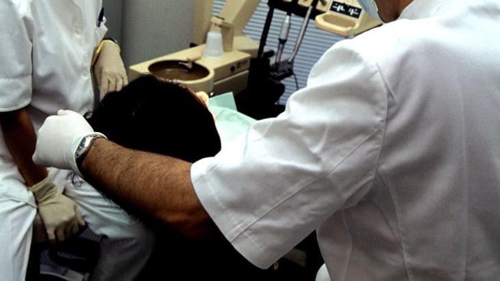 Un intervento da un dentista (foto di repertorio)