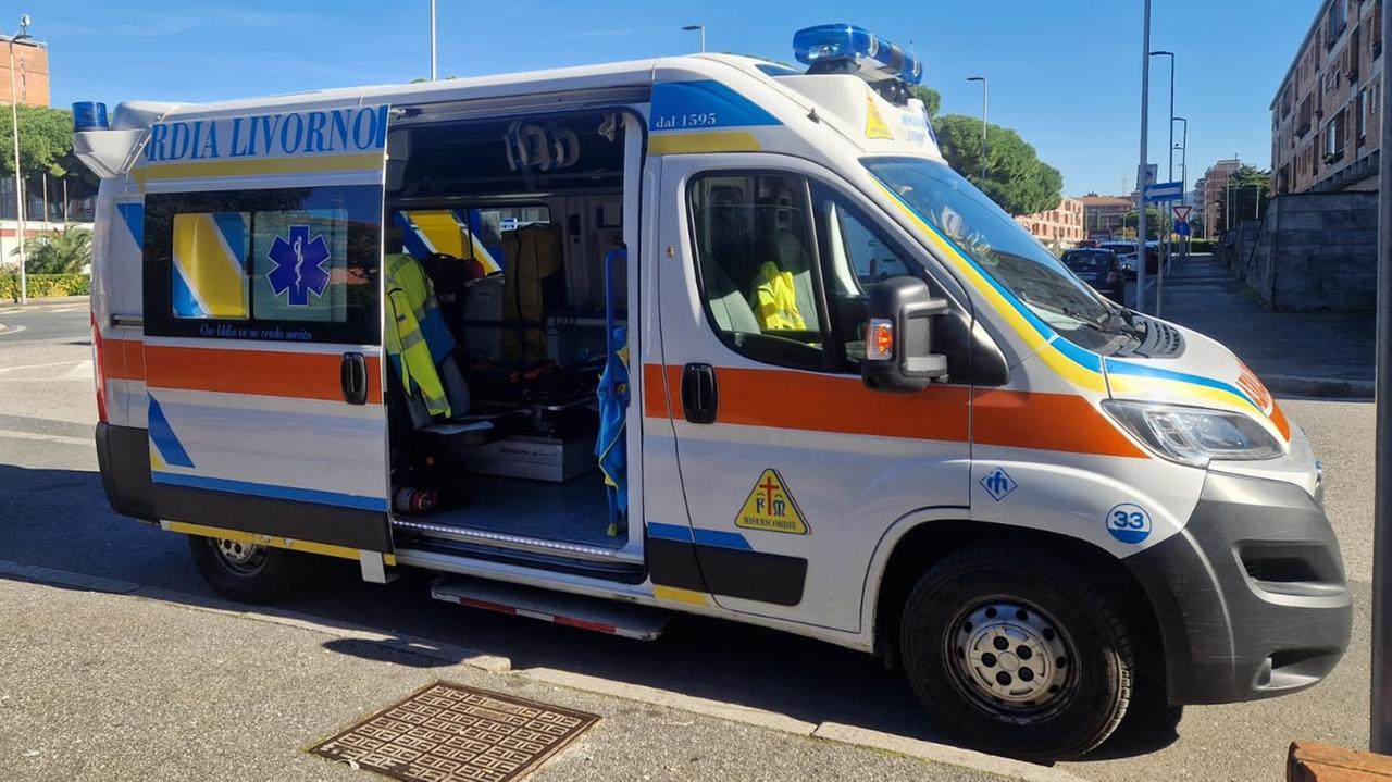 Un'ambulanza della Misericordia di via Verdi (foto d'archivio)
