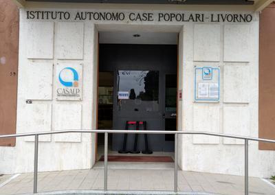 
	L&rsquo;ingresso della sede Casalp sul viale Ippolito Nievo (Foto d&rsquo;archivio)

