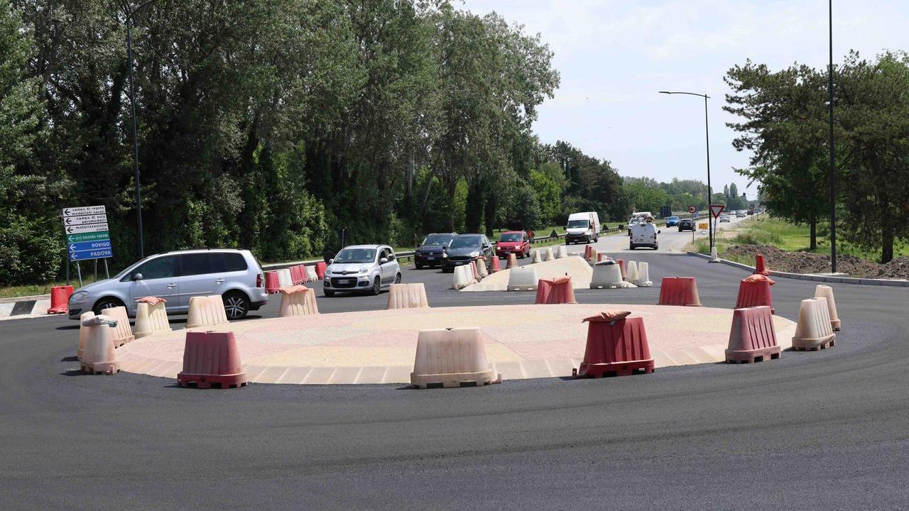 Aspettando Vasco, a Ferrara conclusa la nuova rotatoria tra via Canapa e via Bacchelli