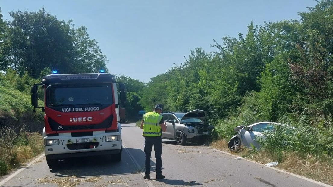 Scontro tra due auto ad Albinea: tre feriti, una donna soccorsa in elicottero