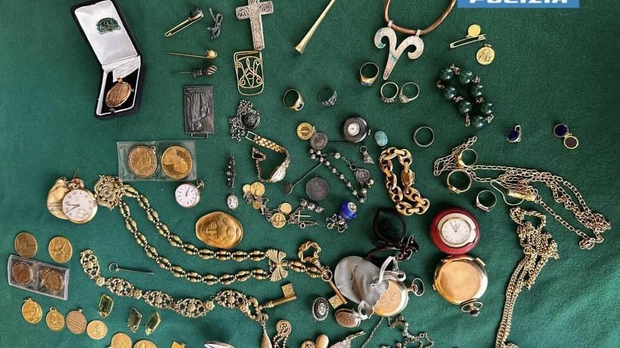 Oro e gioielli recuperati dalla polizia