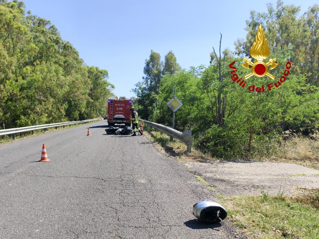 Auto contro moto sulla provinciale: centauro sbalzato sull’asfalto