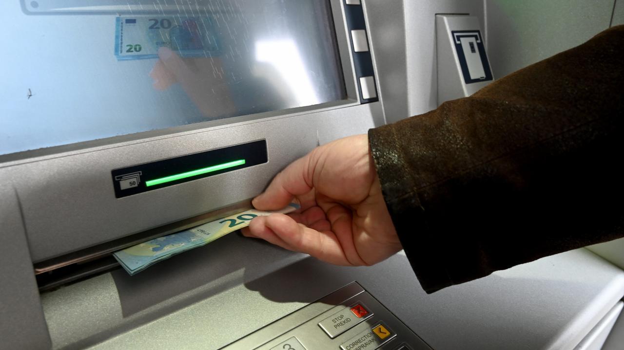 Agenzia delle Entrate, possibili verifiche su prelievi e versamenti: ecco quando scattano i controlli e come evitarli