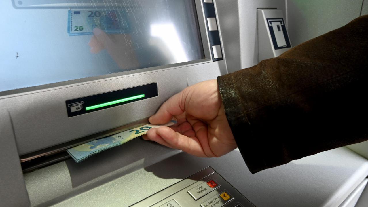 Agenzia delle Entrate, possibili verifiche su prelievi e versamenti: ecco quando scattano i controlli e come evitarli