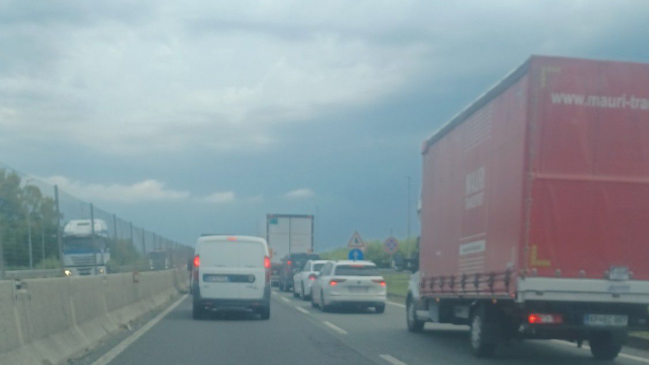 
	I veicoli in fila sulla Fi-Pi-Li

