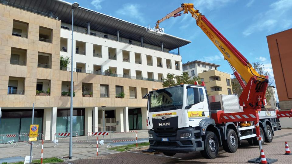 Michelangelo, lavori e noleggi piattaforme aeree, gru e lavori edili in un’unica azienda