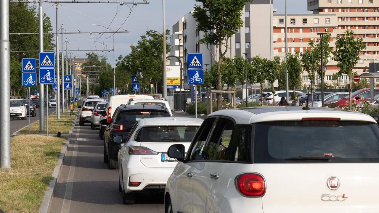 Il traffico in via Canaletto con la chiusura della tangenziale