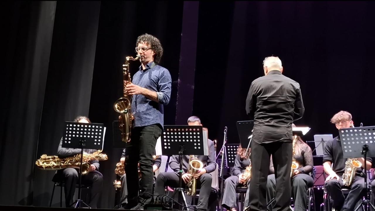 
	Andrea Ferrario, sassofonista di Vasco Rossi, &egrave; stato intervistato da Valentina Dau per LaNuova@scuola

