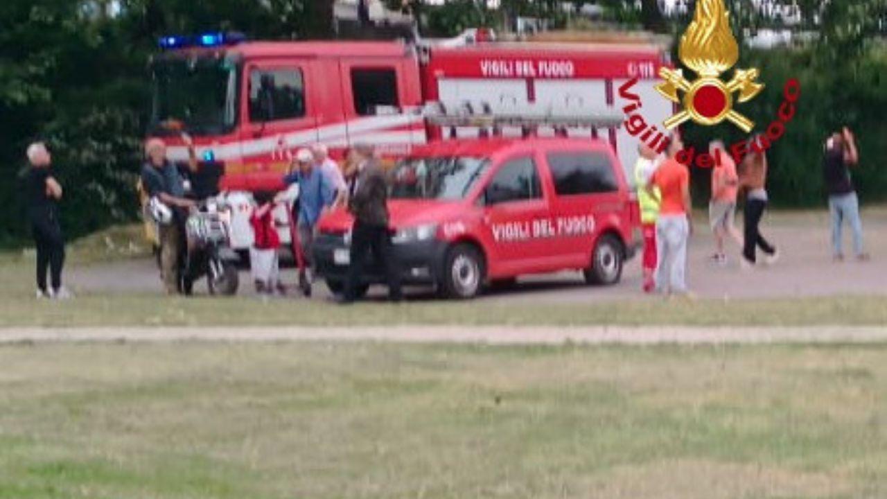 L'intervento dei vigili del fuoco sul luogo dell'incidente