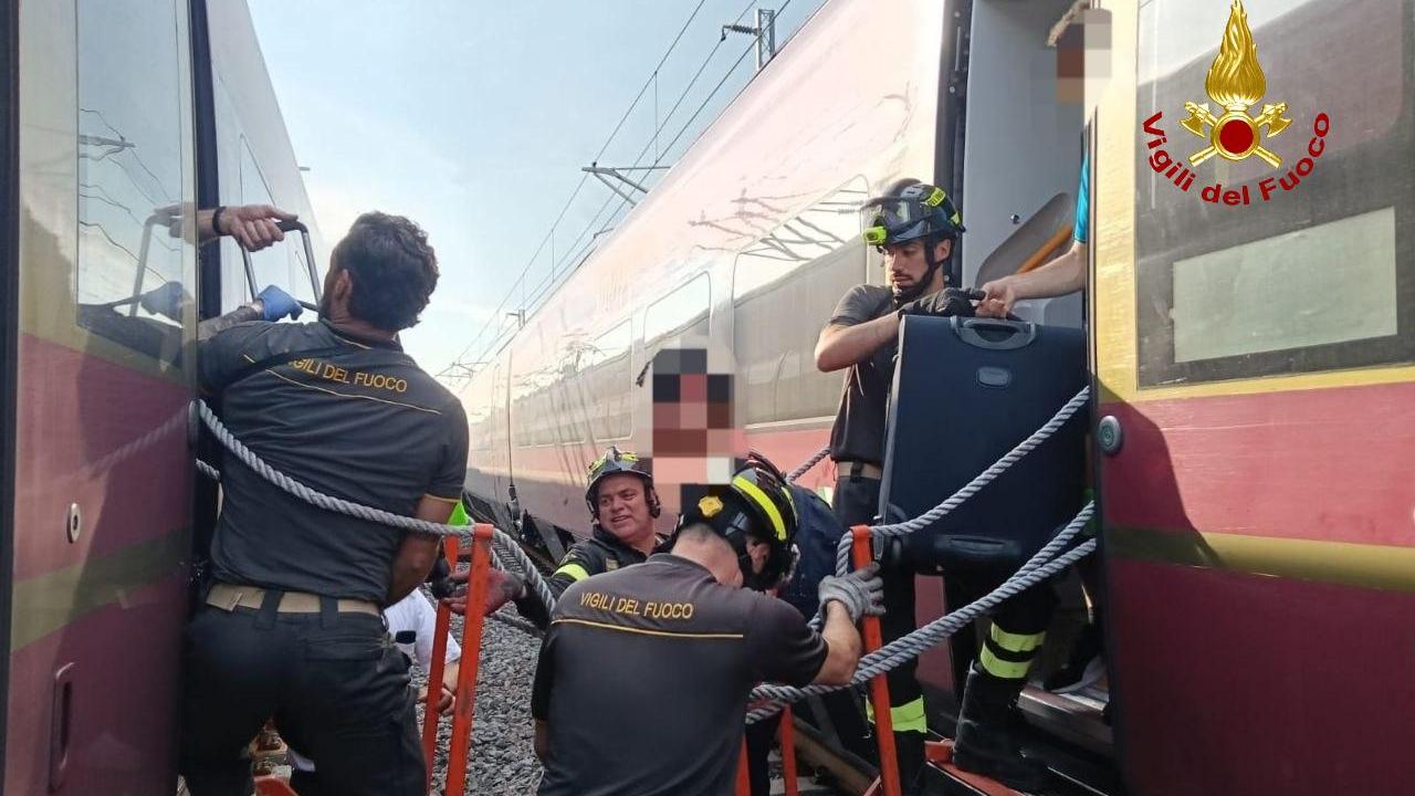 Alta velocità, guasto a un treno Italo a Reggio Emilia: convoglio fermo con 430 persone a bordo, soccorsi in azione