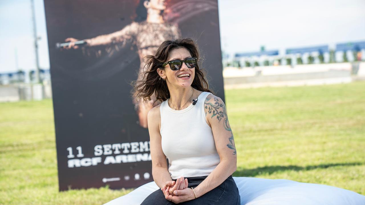 Elisa sceglie Campovolo per il concerto-evento del 2027. Nel suo messaggio l’allarme sui sociali media e rivendica il dovere degli artisti di esporsi «contro le ingiustizie»