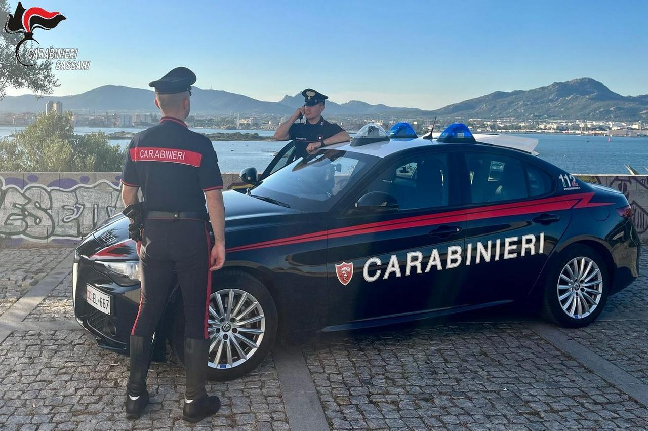 Maltrattamenti, rapina e tentato sequestro di persona: arrestato un uomo