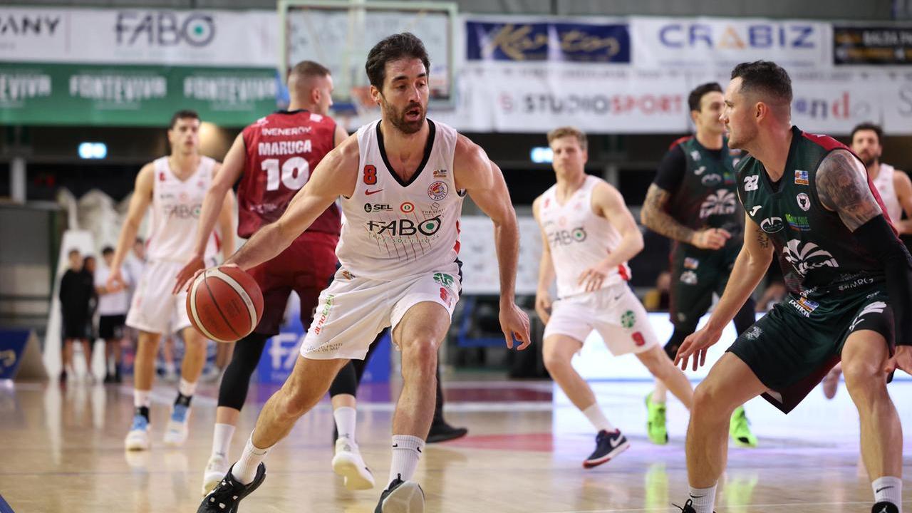 Nicola Natali con la maglia della Fabo (foto Nucci)