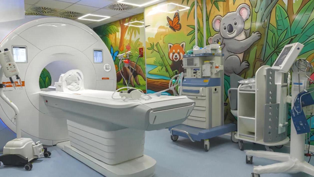 Al Microcitemico inaugurata la nuova risonanza magnetica pediatrica: tecnologia e intelligenza artificiale per i piccoli pazienti