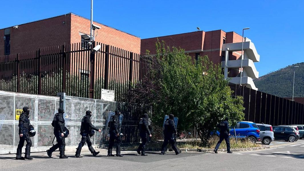 Dogaia, notizie dall’inferno: violenze e torture sui detenuti del carcere di Prato