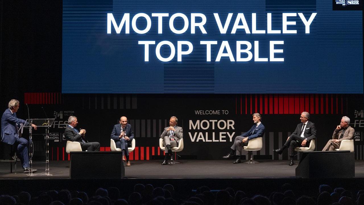 Motor Valley top table con Dallara, Ducati, Ferrari, Lamborghini, Maserati e Pagani