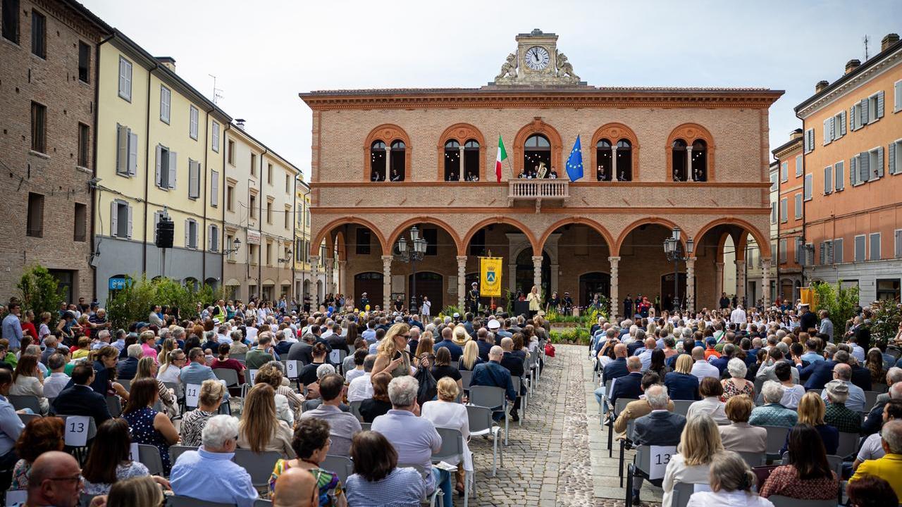 La cerimonia per la riapertura del Municipio storico di Mirandola