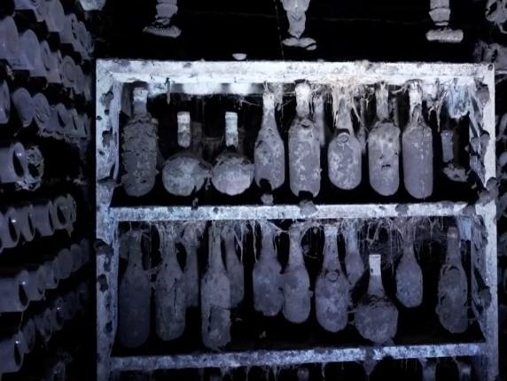 Svelata a Tbilisi la cantina segreta di Stalin: 40mila bottiglie rare, alcuni vini hanno più di due secoli