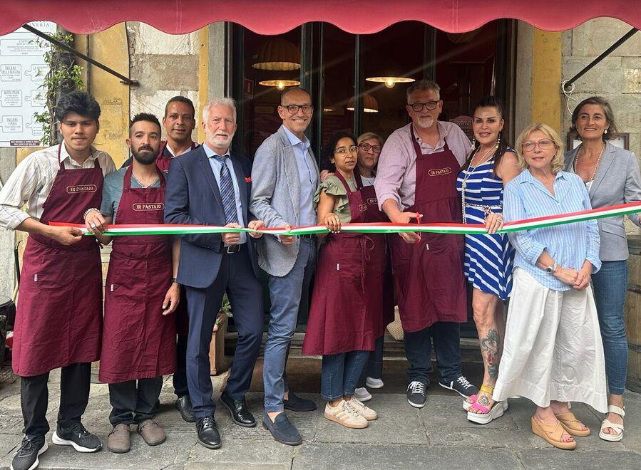 
	Il taglio del&nbsp;nastro del nuovo &ldquo;Ir Pastaio&rdquo; in piazza Cairoli

