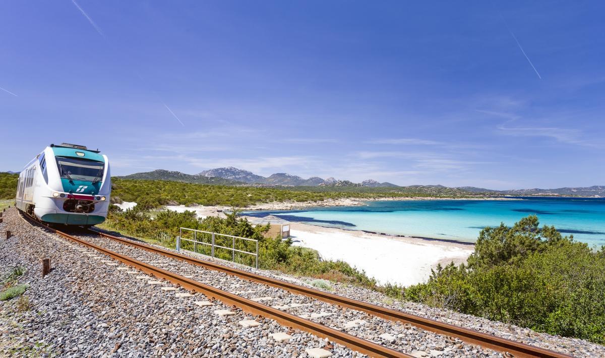 Treno del mare, tra Olbia e Golfo Aranci 18 collegamenti giornalieri