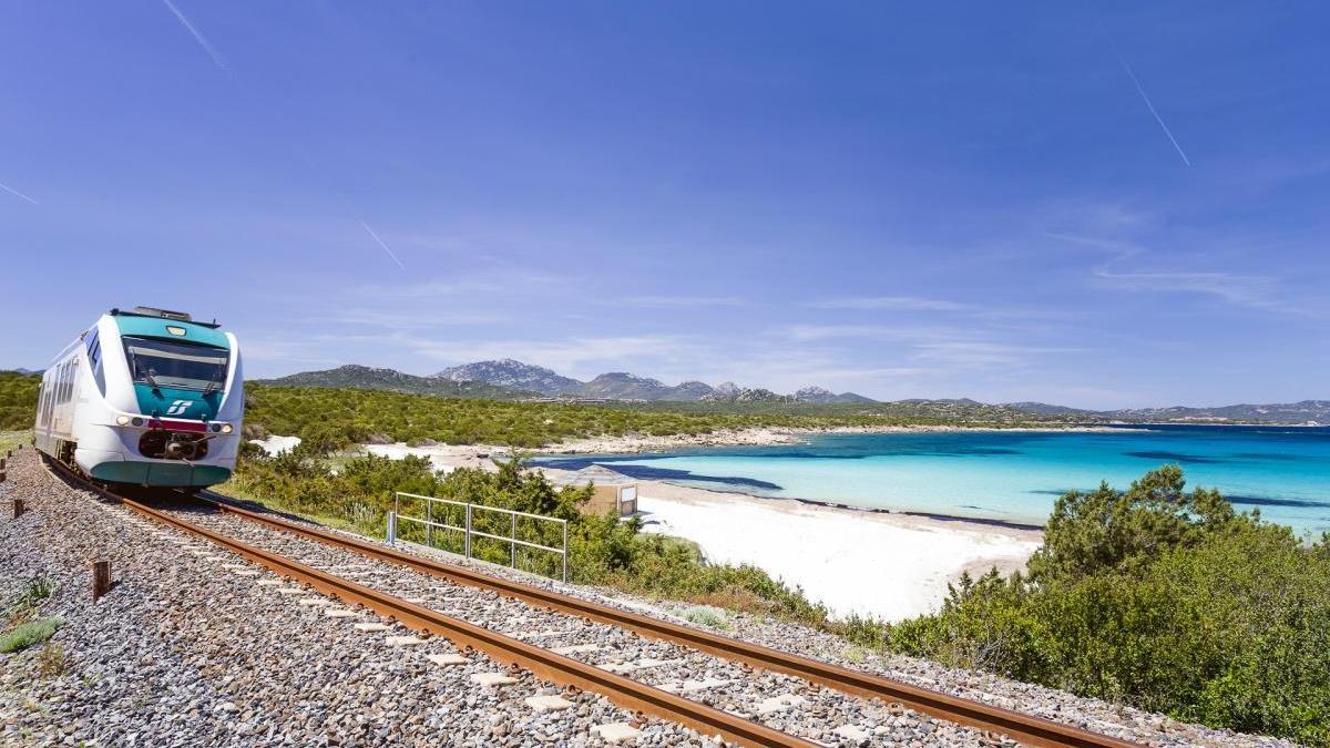 Treno del mare, tra Olbia e Golfo Aranci 18 collegamenti giornalieri