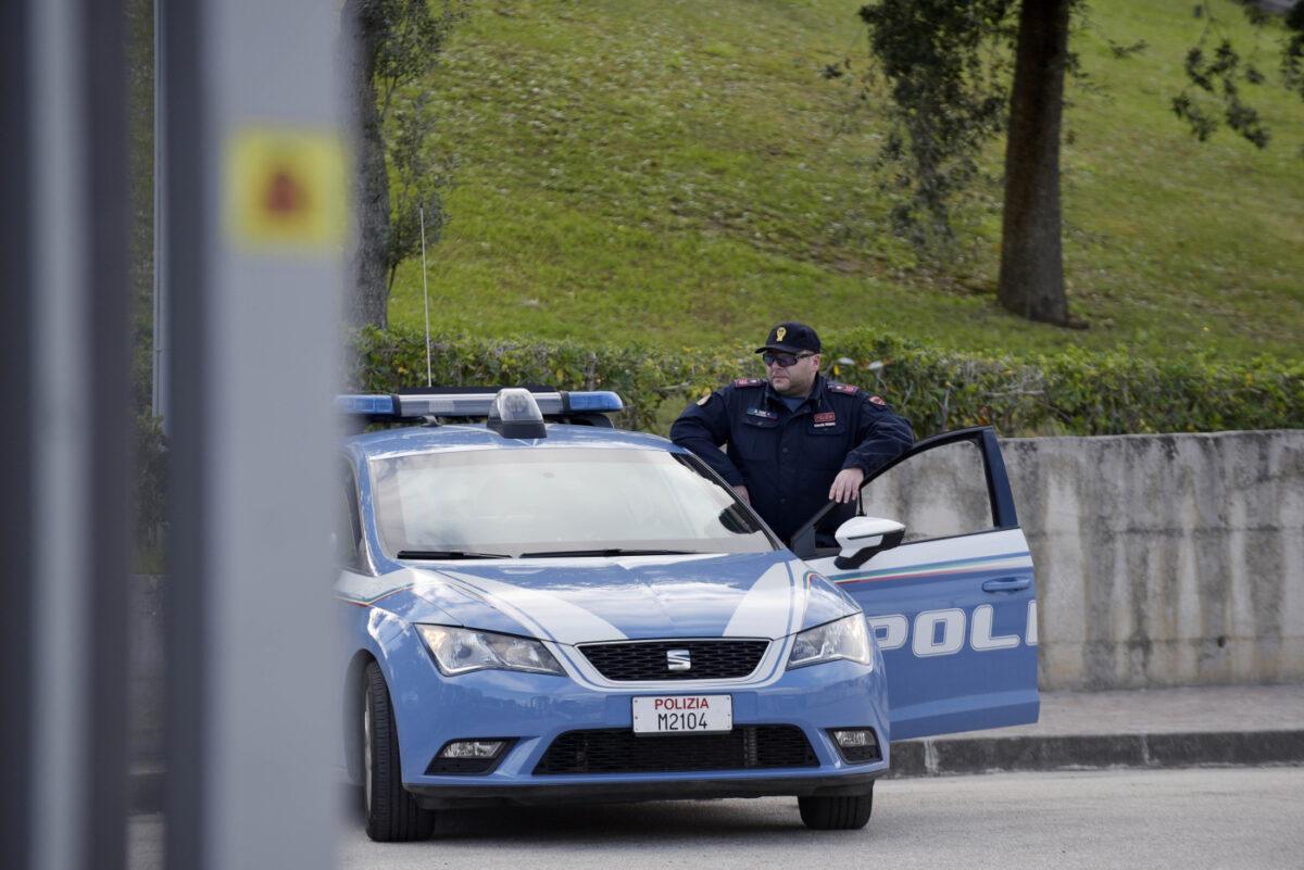 Orrore nel parco, un uomo incaprettato e ucciso nei giardini del museo
