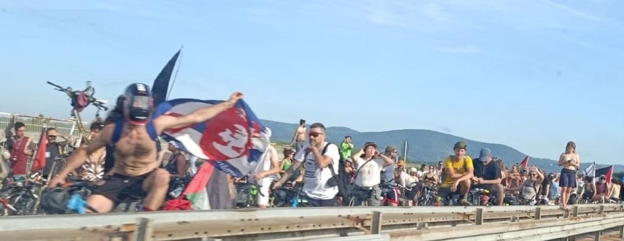 
	I manifestanti in autostrada

