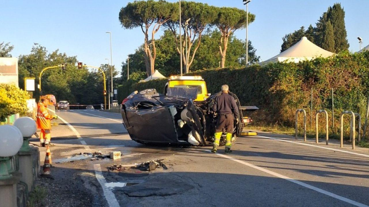
	L'auto ribaltata

