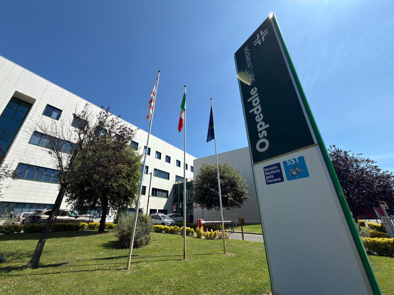 Empoli, accoltellato al collo dopo una lite in casa: è gravissimo – Ci sono tre feriti
