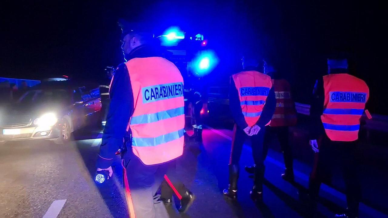 La fuga dai Carabinieri e lo schianto sul guardrail: muore un ragazzo di 16 anni, ci sono altri feriti