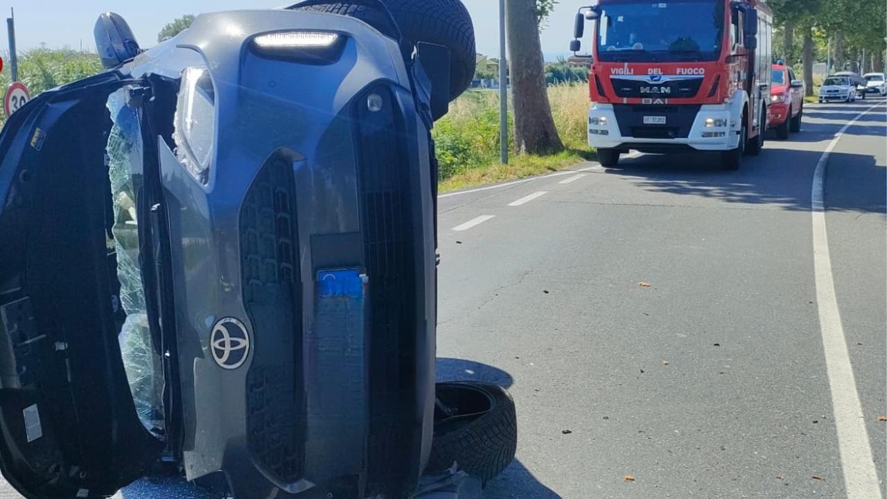 
	L'auto dopo l'incidente (Foto: vigili del fuoco)

