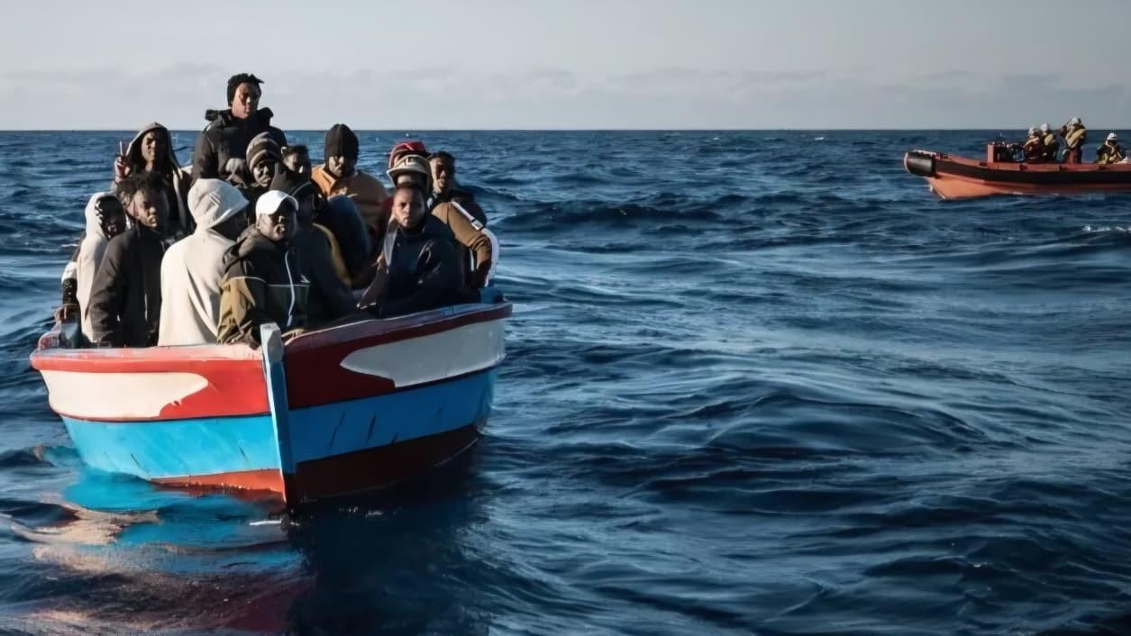 Migranti, ondata di sbarchi nel sud dell’isola: 49 intercettati su un barcone alla deriva