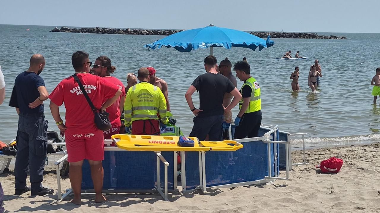 Malore in mare, 69enne modenese morto a Lido Nazioni