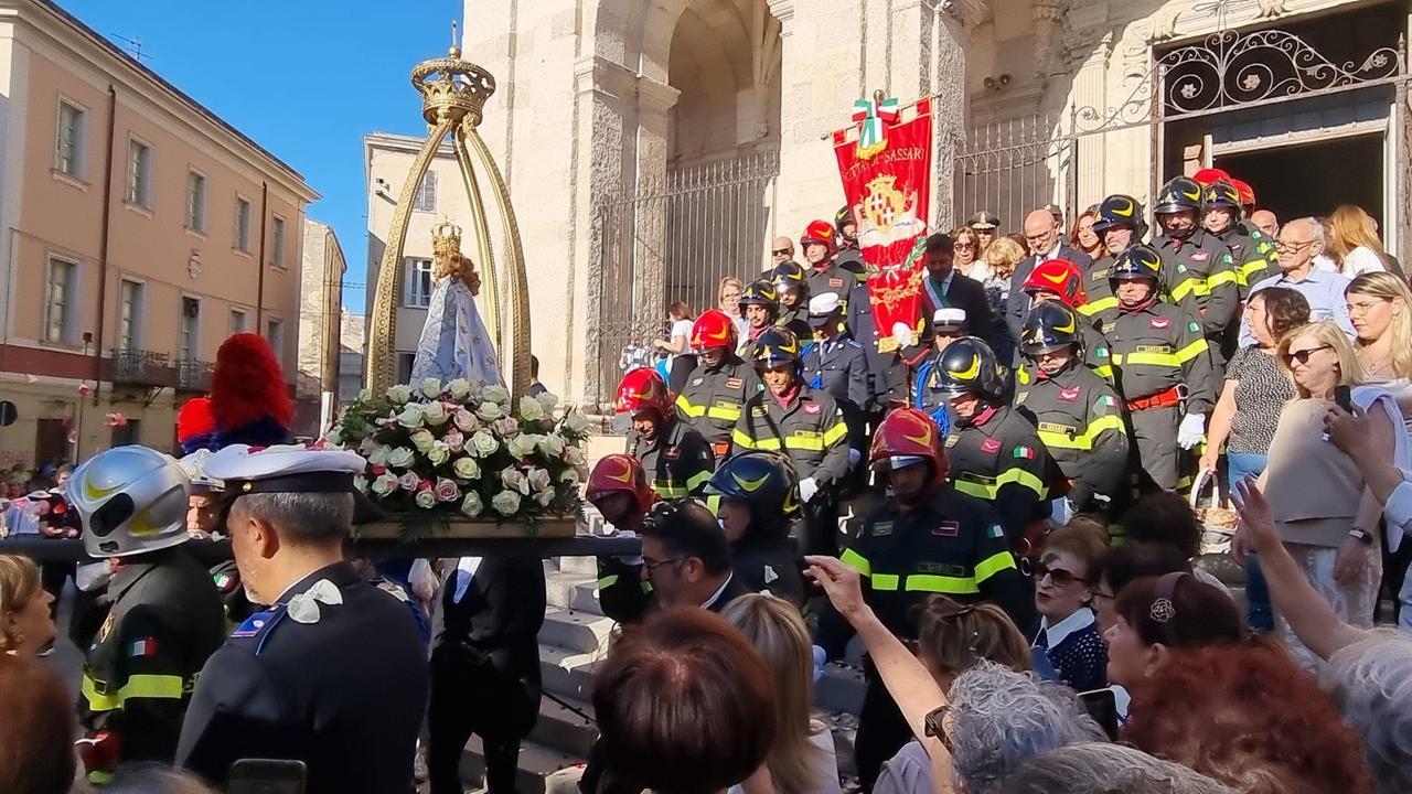 Sassari, parte la processione della Vergine delle Grazie: il simulacro verso San Pietro in Silki – VIDEO