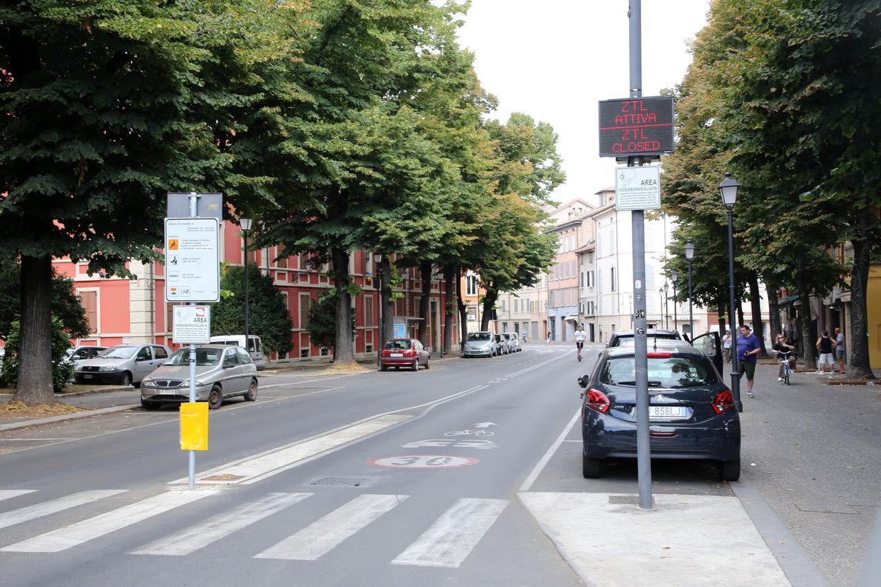 Reggio Emilia, caccia ai "furbetti" della Ztl: controlli sui pass auto dei residenti che hanno traslocato