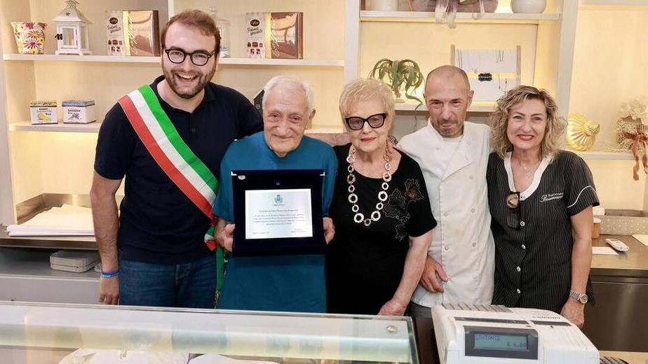Ponte a Elsa, pasticceria chiude dopo 54 anni. Ma la dolcezza continua...
