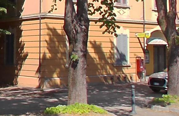 Colpo alle Poste di Santa Vittoria: la banda del buco porta via migliaia di euro