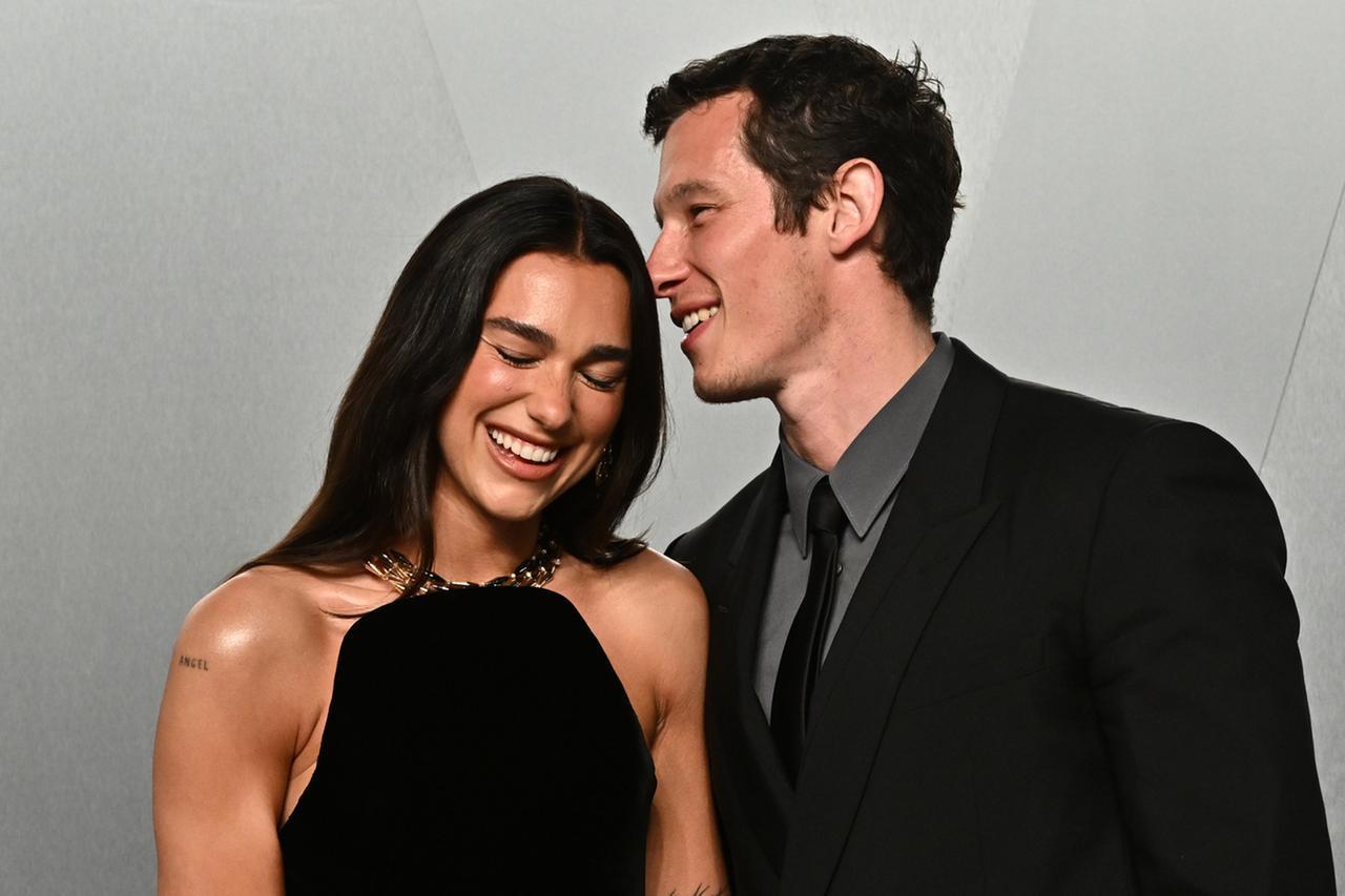 
	Dua Lipa e Callum Turner


