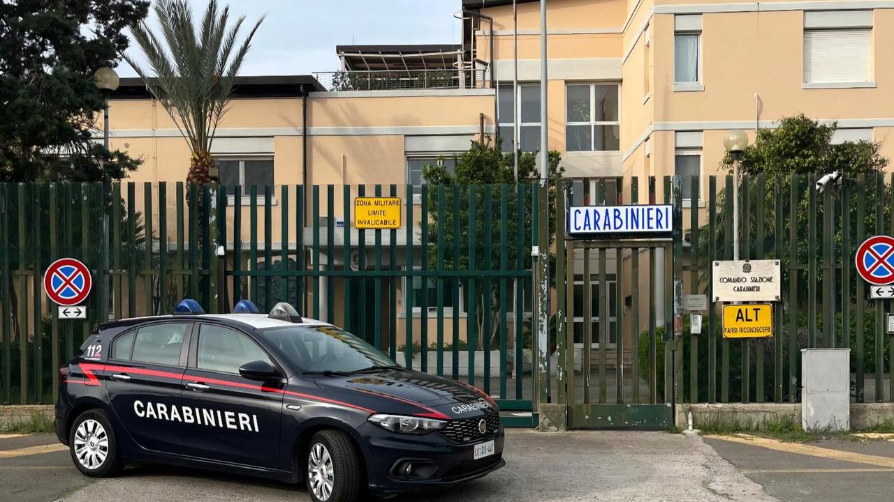 Aggredisce il padre anziano, in casa aveva un deposito di droga: arrestato