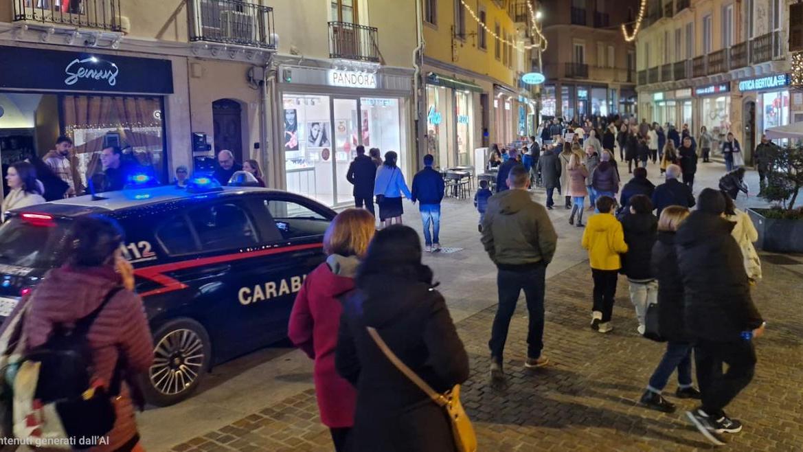 Allievi carabinieri in azione, inseguono e bloccano un ladro durante una giornata libera